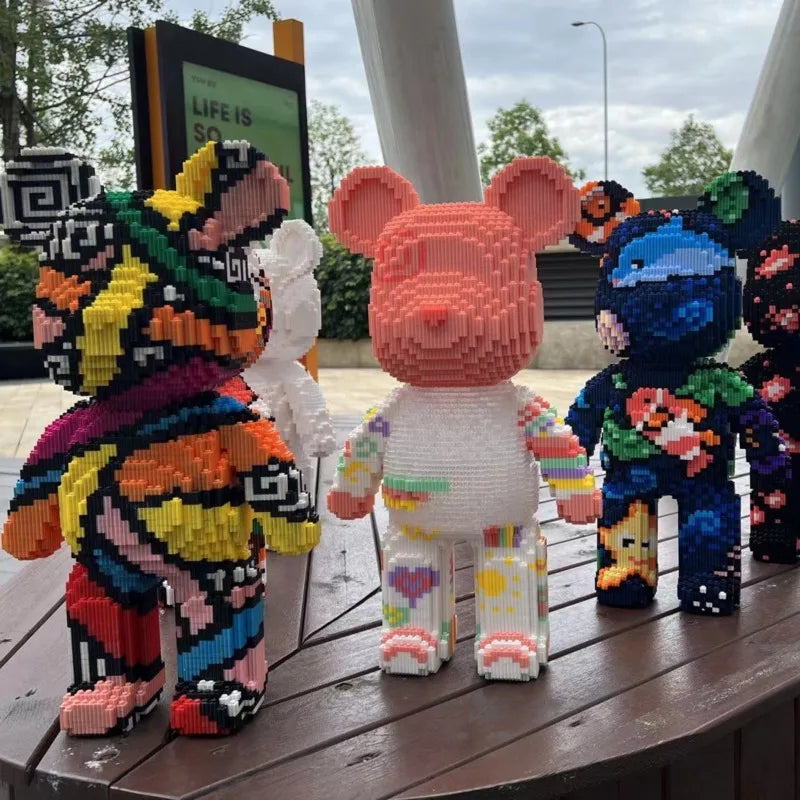 Bearbrick-ähnliche Bausteine – Riesige Teddybär-Figur aus Design-Bausteinen