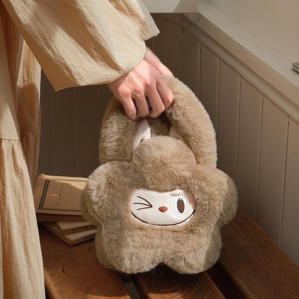 Sac Peluche Labubu – THE MONSTERS Classic Series (Marron / Bleu)