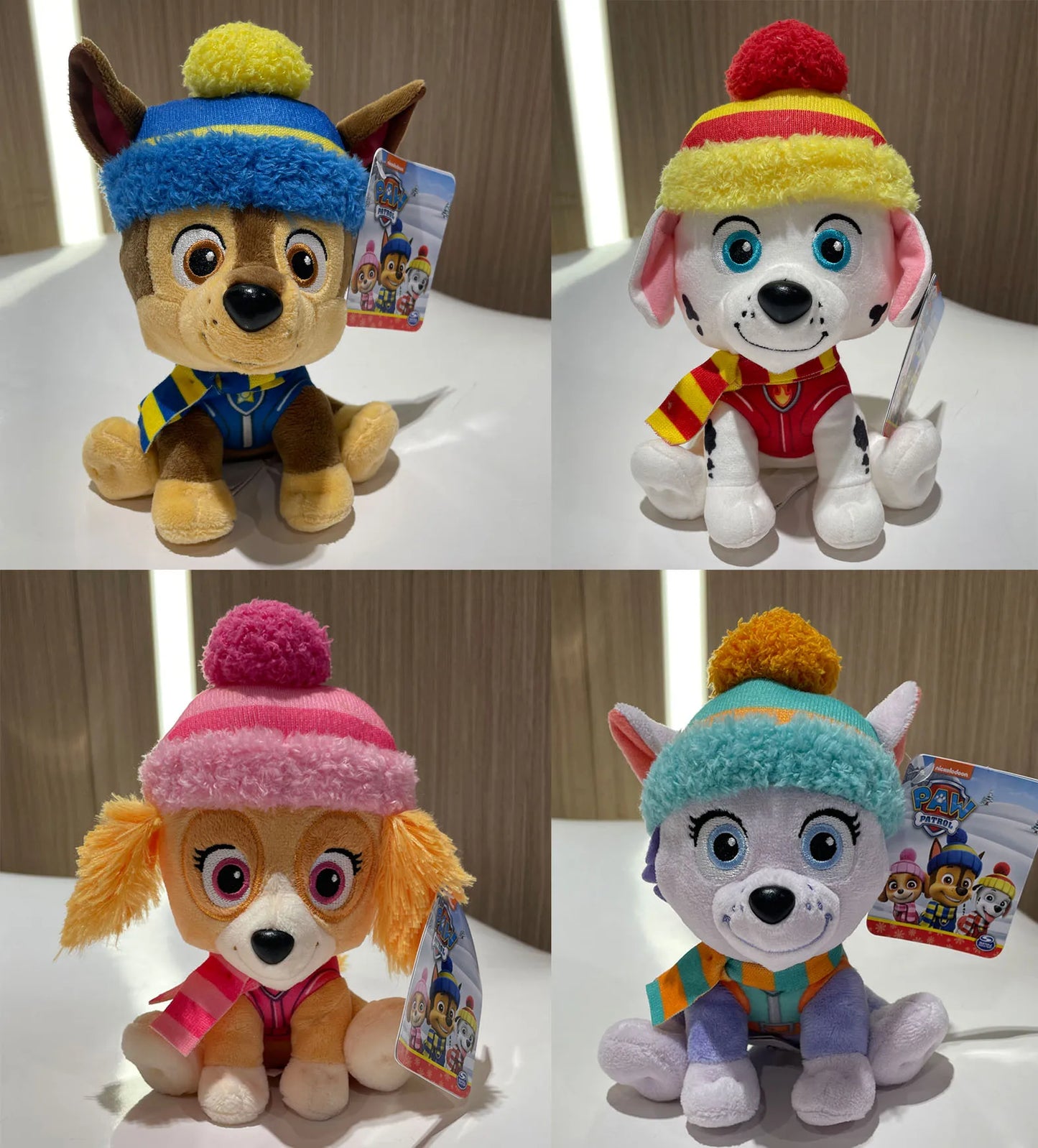 Original PAW Patrol Holiday Style Skye Chase Everest en écharpe et chapeau Jouet en peluche sous licence officielle pour les âges de 1 et plus de 6 pouces 15,2 cm