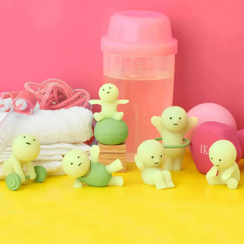 Yoga Room Series: Überraschungs-Geschenkbox mit Blind-Box-Figuren und mehreren nachtleuchtenden grünen Puppen als Deko-Spielzeug