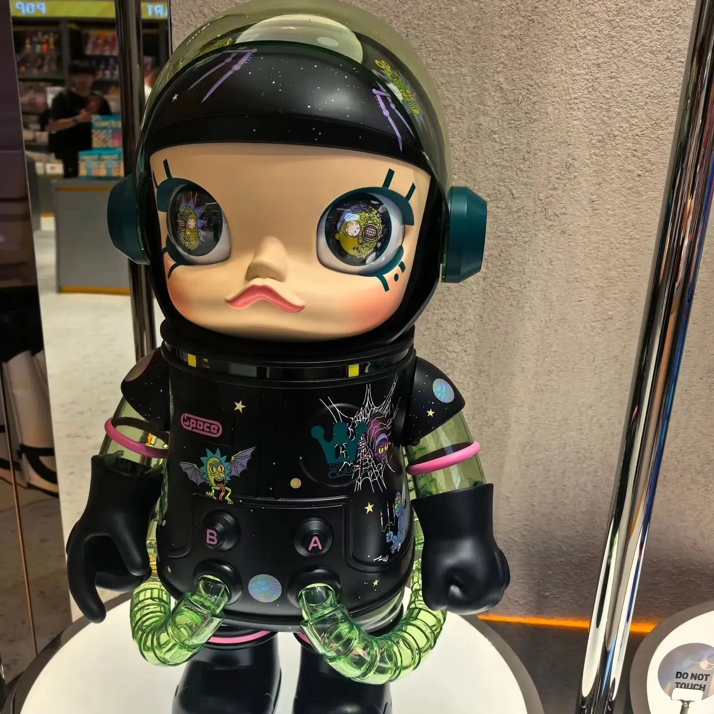 Pop Mart – Mega Space Molly 400% x Rick and Morty – Figurine Vinyle XXL