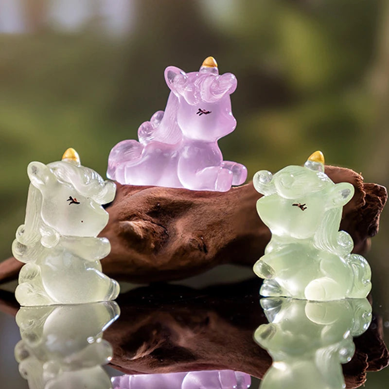 Statue de licornes miniatures de dessin animé, décoration de maison, accessoires de décoration de maison, poupées licorne lumineuses mignonnes Kawaii, cadeaux